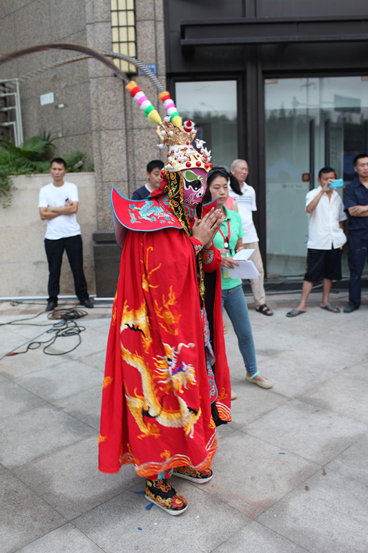 當保安的魔術師陶澤：我想有個家